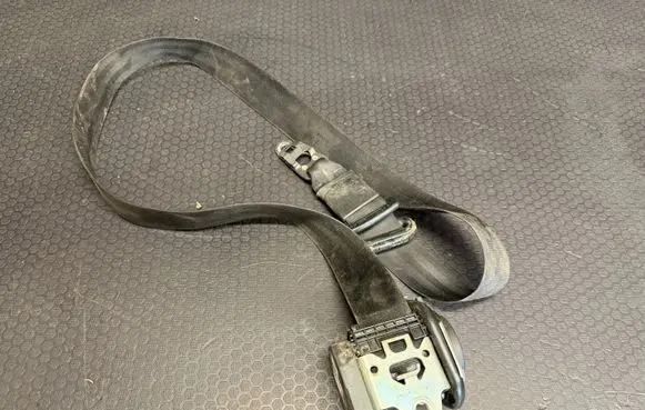 Audi A6 S6 C6 4F Front seatbelt 605404600 51022 008L000