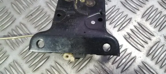 Audi A4 S4 B5 8D Tailgate/trunk/boot lock/catch/latch 8D9827505E