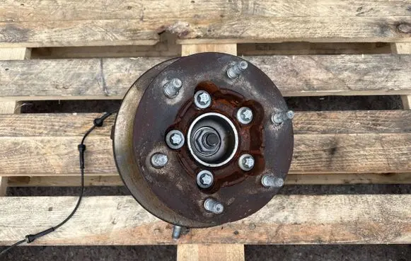 Renault Master III Front wheel hub spindle knuckle