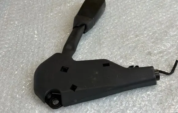 BMW 5 E39 Front seatbelt buckle 8257795 72118257795