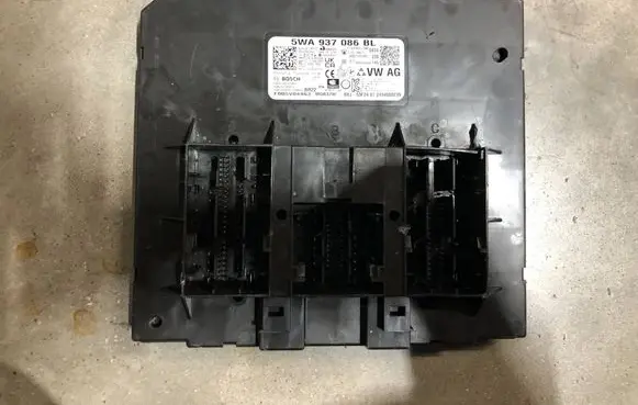 Volkswagen PASSAT B9 Central body control module 5WA937086BL
