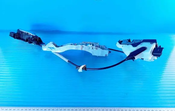 Peugeot 208 Front door lock 9812500780