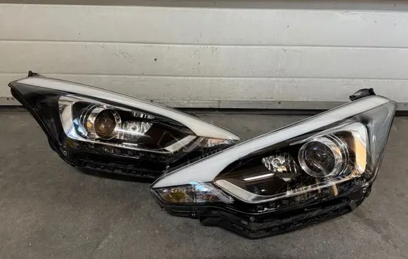 Hyundai i20 Active Headlights/headlamps set 92101C8200 92102C8200