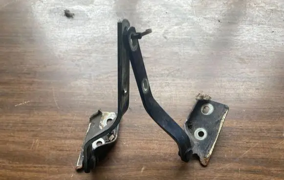 Volkswagen Golf III Tailgate/trunk/boot hinge