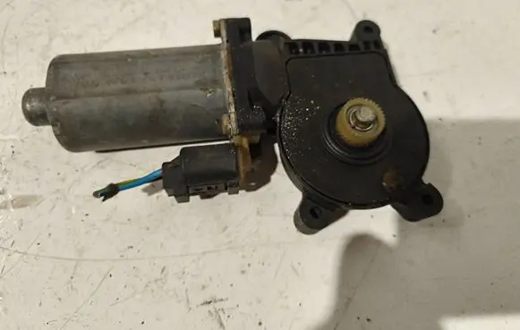 BMW 3 E46 Rear door window regulator motor 0130821726