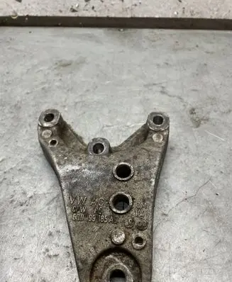 Skoda Fabia Mk2 (5J) Engine mounting bracket 6Q0199185AB