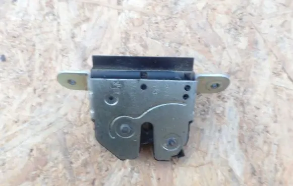 Opel Corsa D Loading door lock 55701971