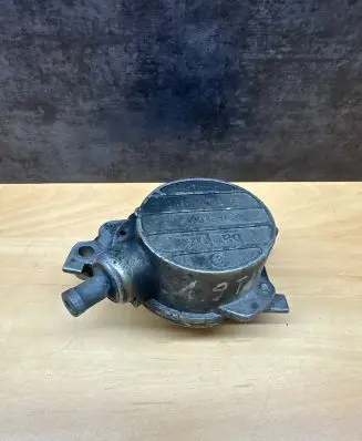 Volkswagen Golf IV Vacuum pump 038145229