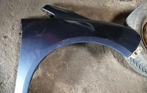 Mitsubishi Grandis Fender
