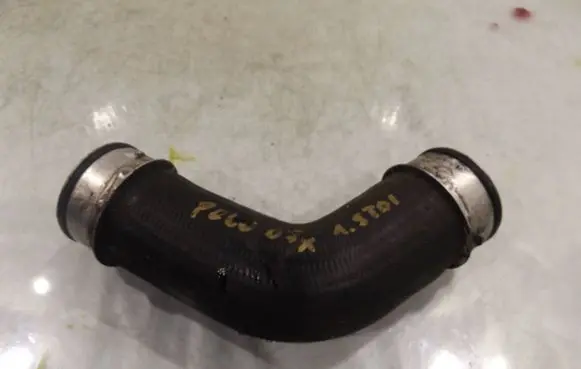 Volkswagen Polo IV 9N3 Intercooler hose/pipe