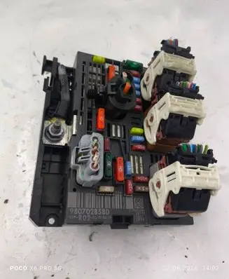 Citroen DS3 Fuse module 9807028580