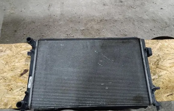Audi A3 S3 8P Coolant radiator 1k0121251E