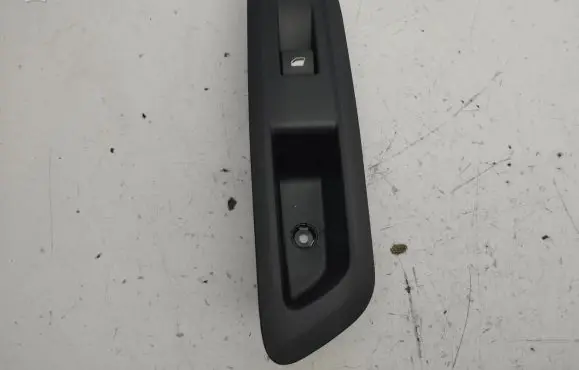 Citroen C4 III e-C4 Electric window control switch 9831081580