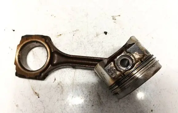 Volvo 440 Piston with connecting rod