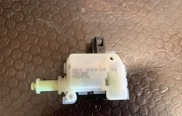 Toyota Avensis T270 Fuel tank cap lock 7703005030 806631