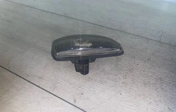 Volvo S60 Front fender indicator light 383hs8