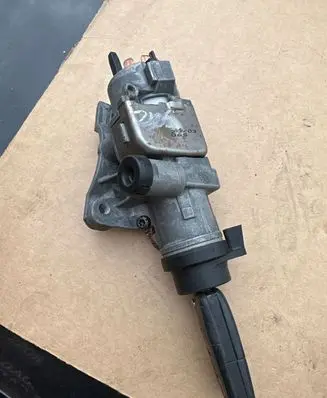 Volkswagen PASSAT B7 Ignition lock 4B0905851