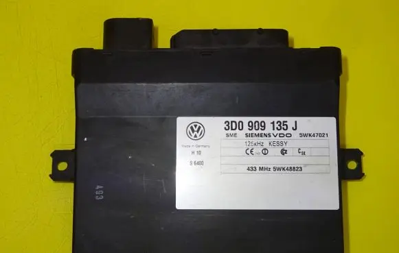 Volkswagen Touareg I Keyless (KESSY) go control unit/module 3D0909135J