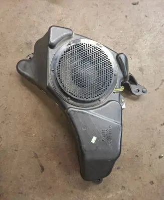 Chrysler PT Cruiser Subwoofer speaker 04672384AB 29961