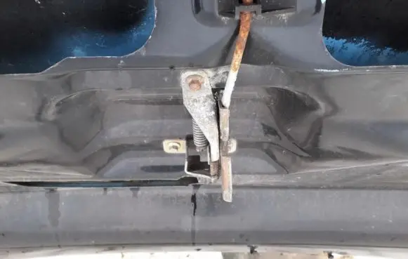 Volkswagen Transporter - Caravelle T4 Engine bonnet (hood) release handle
