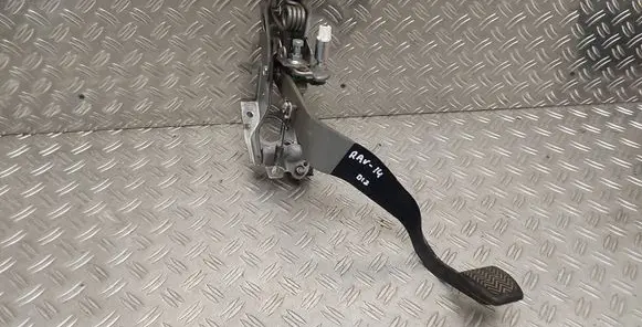 Toyota RAV 4 (XA40) Clutch pedal 