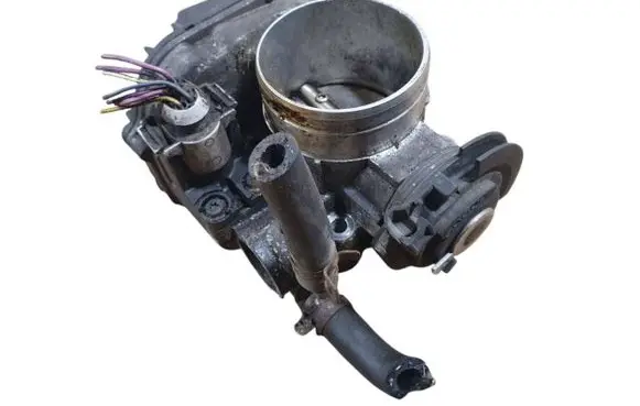 Volkswagen Golf IV Throttle valve