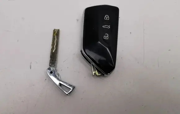Skoda Octavia Mk4 Ignition key/card 