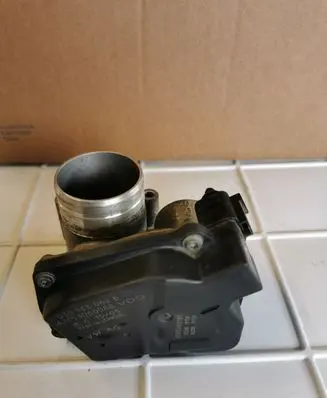 Volkswagen Fox Throttle valve 03D133062E A2C53060088