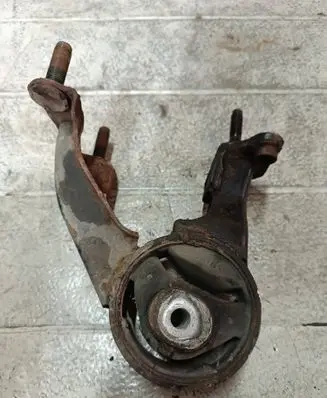 Toyota Avensis T250 Engine mount bracket 