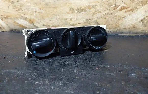 Volkswagen Polo Climate control unit 6Q0819445