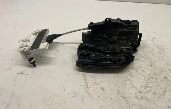 BMW 7 G11 G12 Front door soft close latching motor 2581894 A046465 18283810