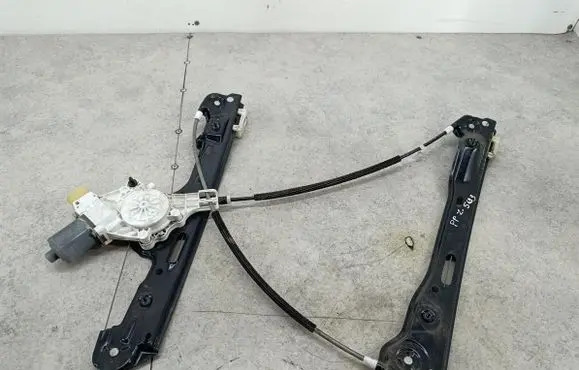 BMW 1 E81 E87 Front door window regulator with motor 7067796S7138466E