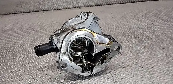Nissan Qashqai Vacuum pump 8200577807