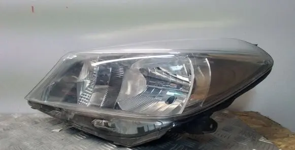 Toyota Yaris Headlight/headlamp