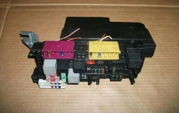 Mercedes-Benz E C207 W207 Fuse module