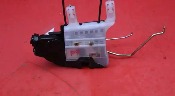 Hyundai Tucson JM Front door lock