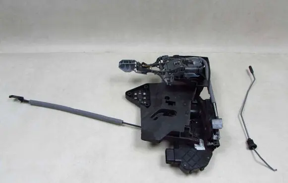 Volvo XC70 Front door lock 31253677 52048