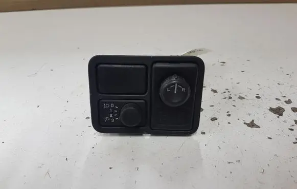 Nissan Almera N16 Headlight level height control switch 6896090J00