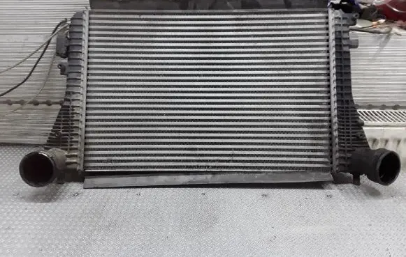 Volkswagen PASSAT B6 Intercooler radiator 1K0145805G