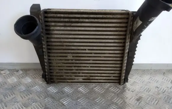 Volkswagen Touareg I Intercooler radiator 7L0145804 B5419