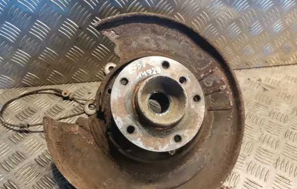 BMW 7 E38 Rear wheel hub