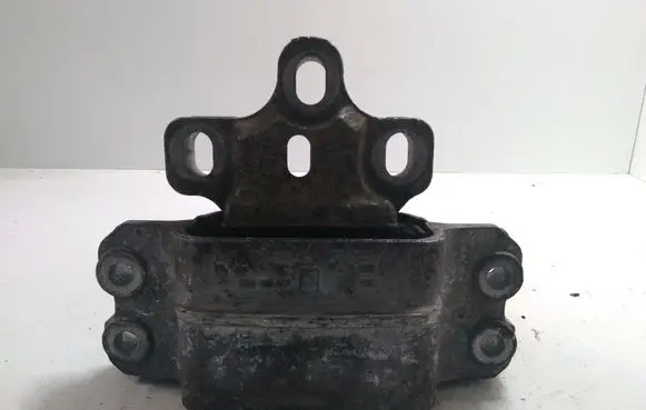 Volkswagen PASSAT B6 Engine mount bracket 3C0199555AA