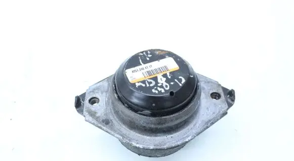Engine mount bracket