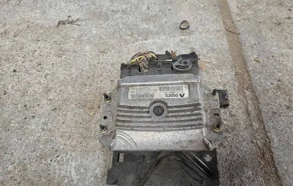 Renault Scenic I Engine control unit/module 8200509552