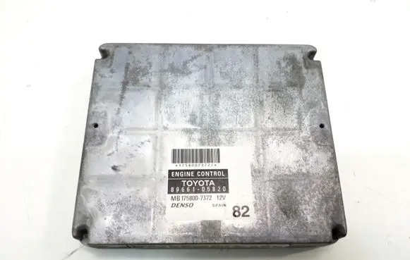 Toyota Avensis T250 Engine control unit/module 8966105820
