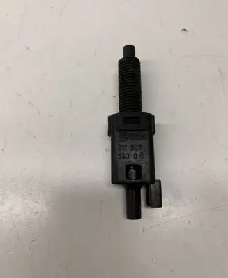 Audi A6 S6 C5 4B Brake pedal sensor switch 811907343B