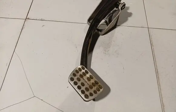 Mercedes-Benz R W251 Brake pedal A2512901701