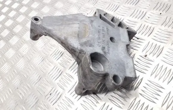 Volkswagen Touran I Engine mounting bracket 03G199207A