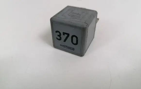 Audi A6 S6 C5 4B Other relay 8D0951253