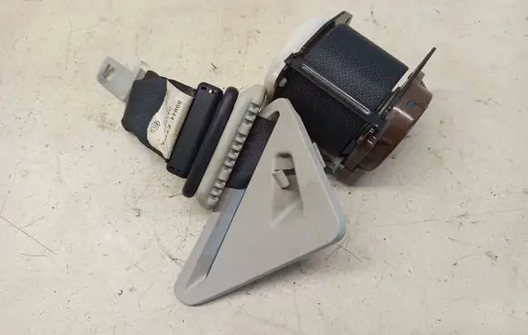 Nissan Qashqai+2 Third row seat belt 306338499J7 502SF362DK